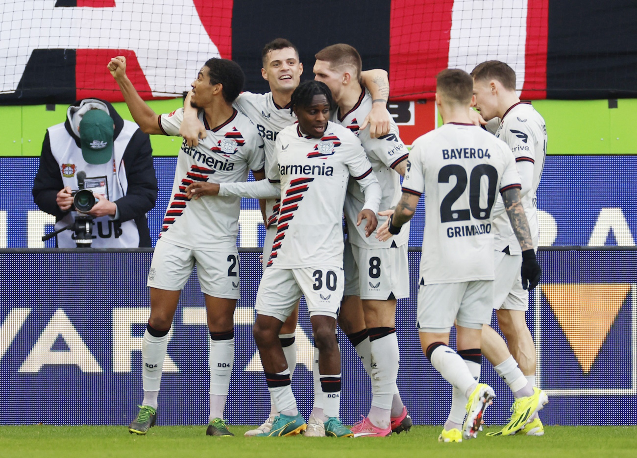 Soccer Football - Bundesliga - 1. FC Heidenheim v Bayer Leverkusen - Voith-Arena, Heidenheim, Germany - February 17, 2024 Bayer Leverkusen's Jeremie Frimpong celebrates scoring their first goal with teammates REUTERS