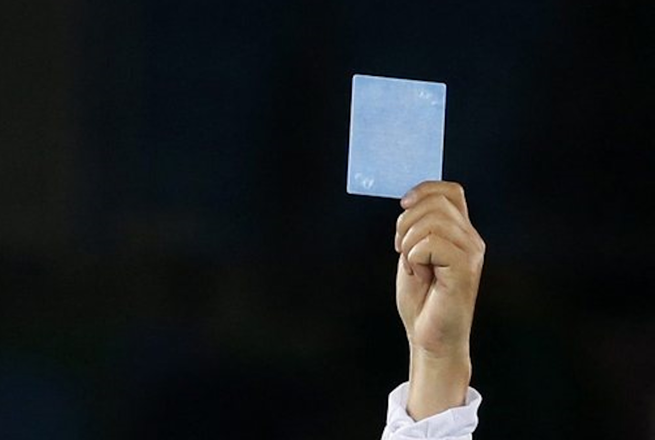 epa05494791 Serbia team leader Dragan Jovic raises a blue card in objection to the referee's decision during the women's -49kg Gold Medal bout between Tijana Bogdanovic of Serbia (blue) and Kim Sohui of South Korea (red) of the Rio 2016 Olympic Games Taekwondo events at the Carioca Arena 3 in the Olympic Park in Rio de Janeiro, Brazil, 17 August 2016.  EPA