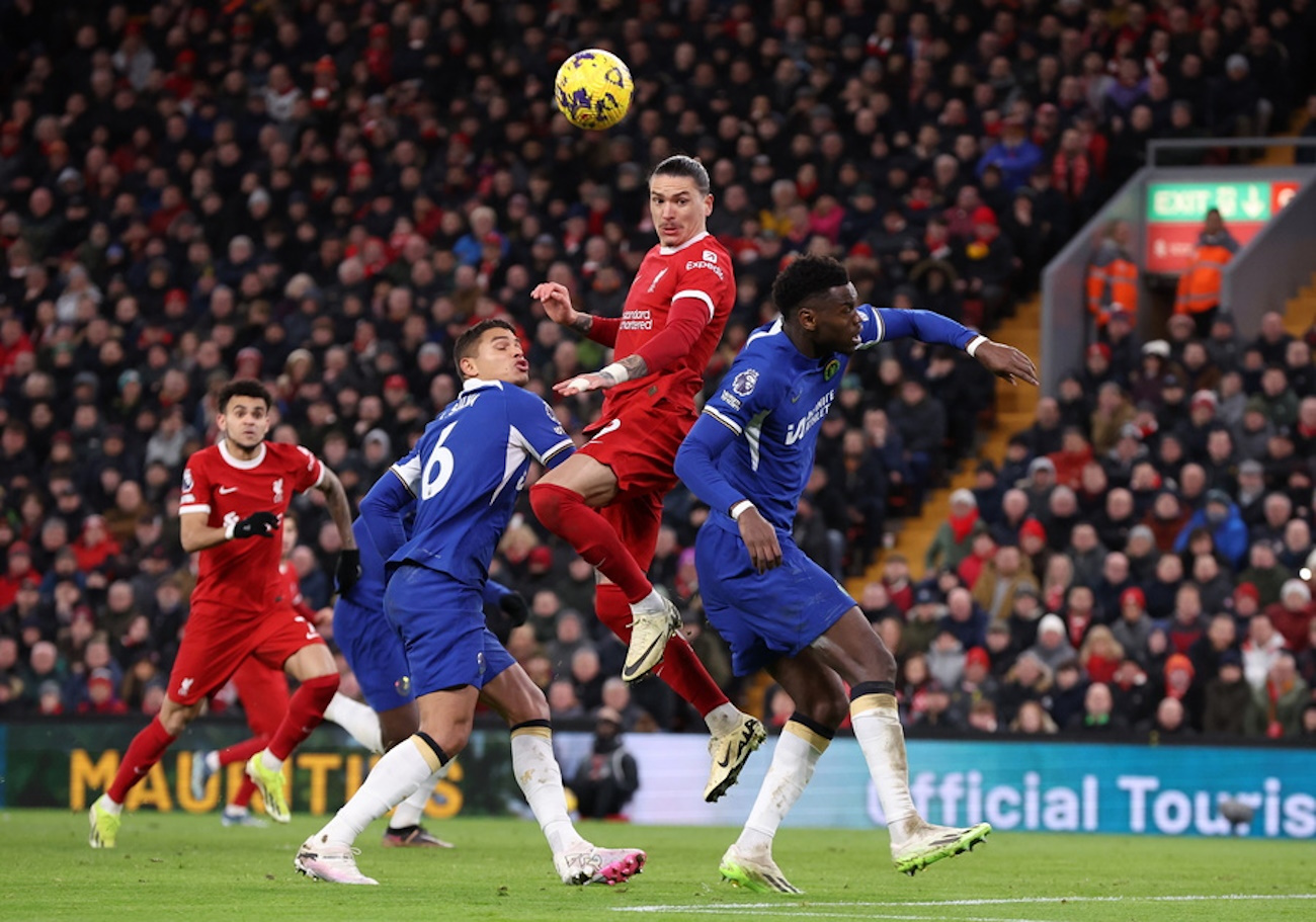 epa11116817 Liverpool's Darwin Nunez (C) in action against Chelsea's Thiago Silva (L) and Benoit Badiashile (R) during the English Premier League soccer match between Liverpool FC and Chelsea FC, in Liverpool, Britain, 31 January 2024.  EPA