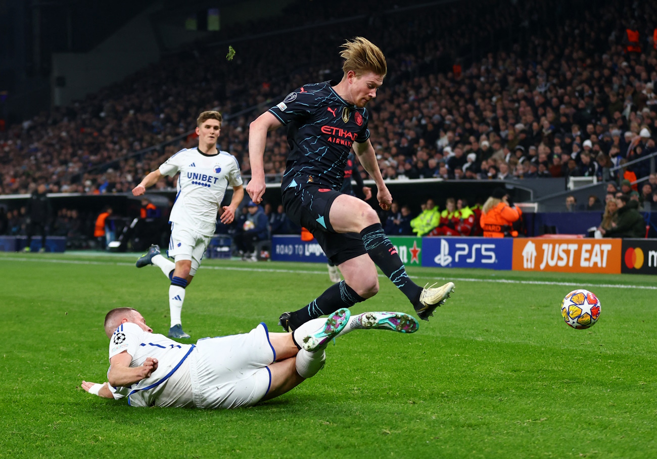 Soccer Football - Champions League - Round of 16 - First Leg - FC Copenhagen v Manchester City - Parken, Copenhagen, Denmark - February 13, 2024 Manchester City's Kevin De Bruyne in action with FC Copenhagen's Denis Vavro Action Images via Reuters