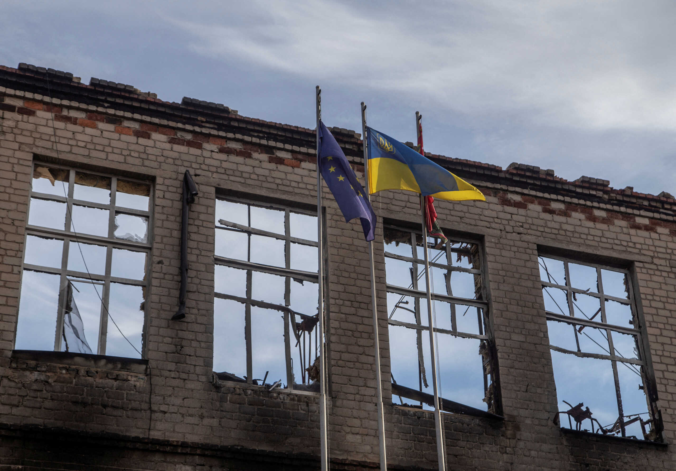 «Η ΕE παραμένει ακλόνητη στη στήριξή της προς την Ουκρανία», τονίζουν Μισέλ, ντερ Λάιεν και Μέτσολα δύο χρόνια από την εισβολή της Ρωσίας