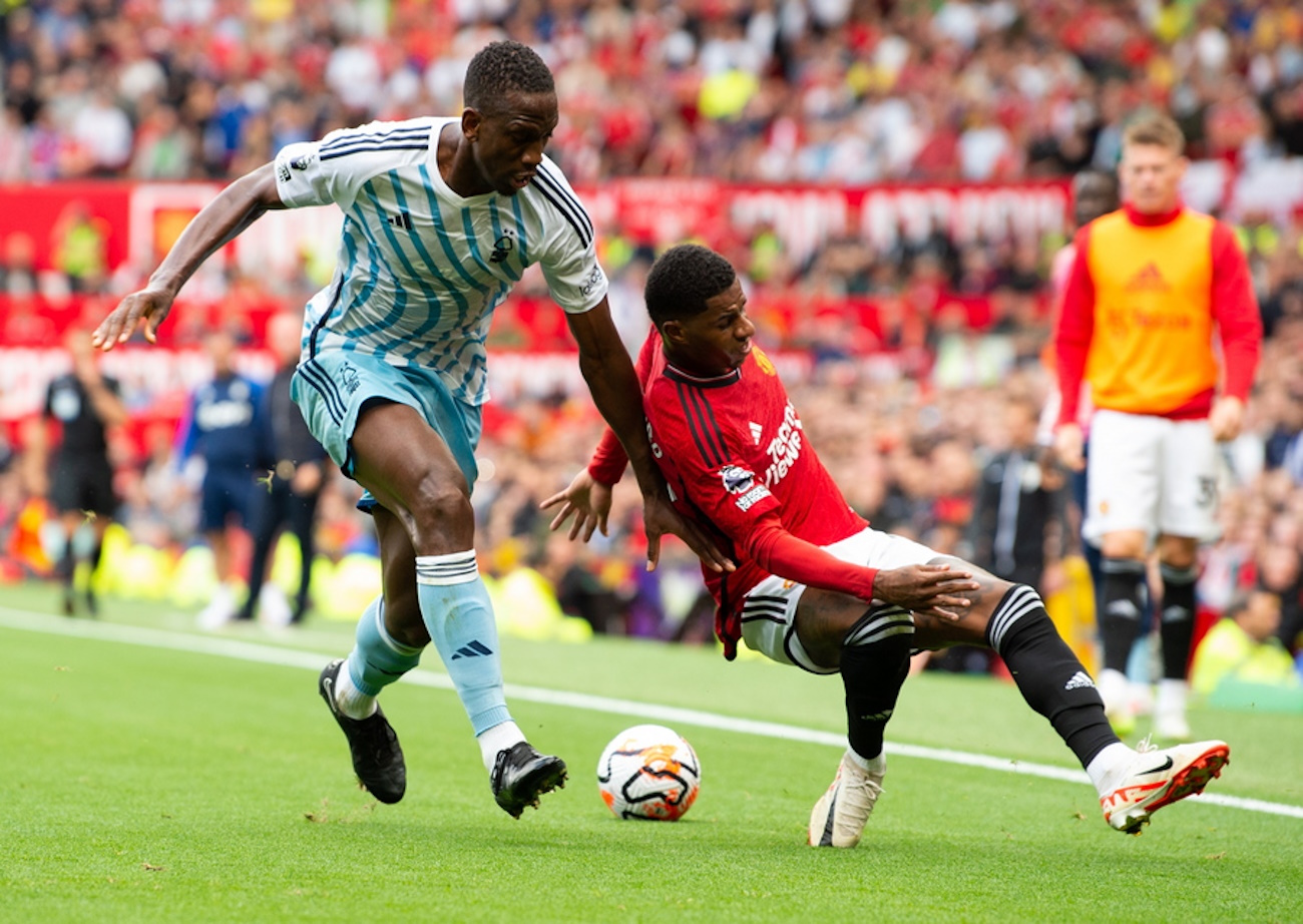epa10821610 Nottingham Forest's Willy Boly (L) in action with Manchester United's Marcus Rashford (R) during the English Premier League soccer match between Manchester Unitedand Nottingham Forrest, in Manchester, Britain, 26 August 2023.  EPA