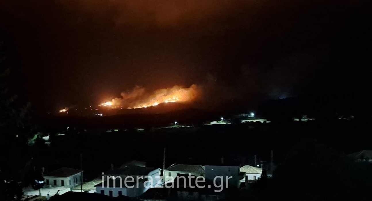 Μαίνεται η μεγάλη φωτιά στη Ζάκυνθο – Το μέτωπο πήρε κατεύθυνση προς το χωριό Μαριές
