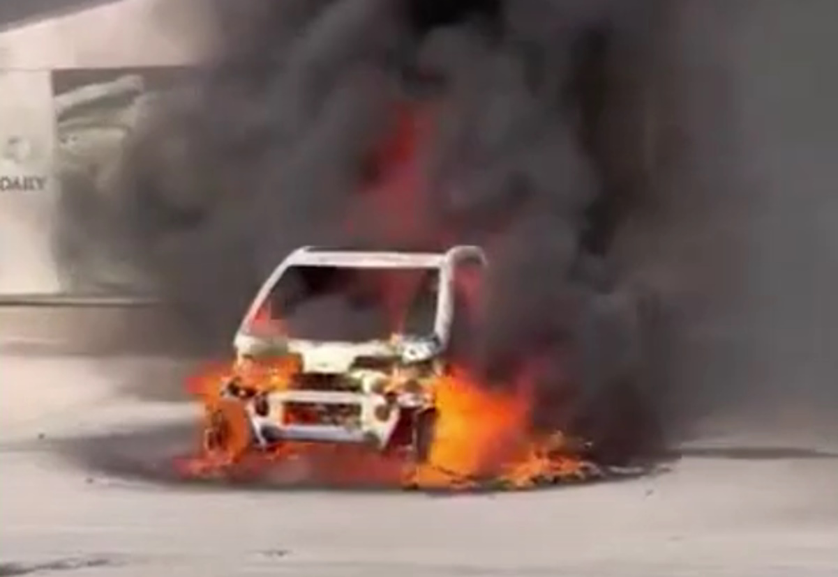 Χανιά: Αυτοκίνητο πήρε φωτιά και κάηκε ολοσχερώς – Βίντεο από το λαμπαδιασμένο όχημα