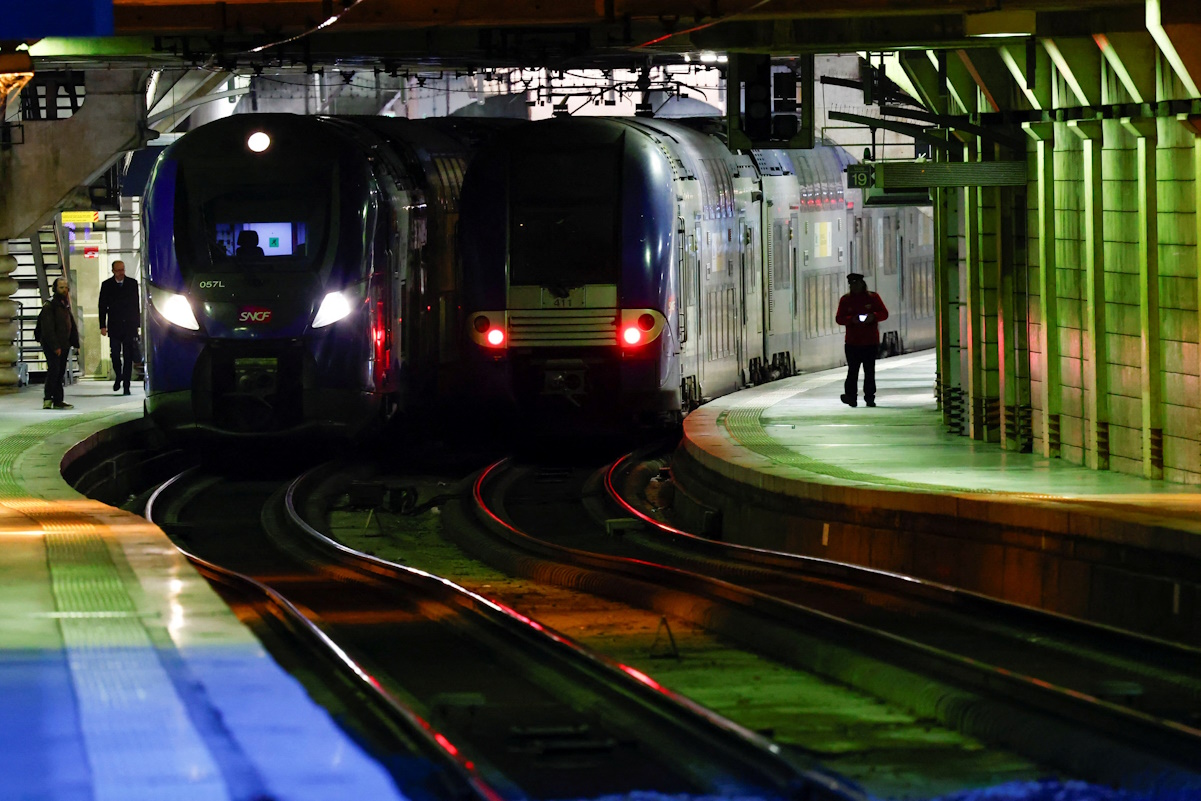 Γαλλία: Απεργία στα τρένα προκαλεί ακυρώσεις στα δρομολόγια και ταλαιπωρία σε εκατομμύρια επιβάτες