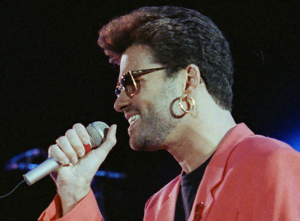 FILE PHOTO: Singer George Michael performs at the Freddie Mercury Tribute Concert for AIDS Awareness at Wembley Stadium, in London, Britain, April 20, 1992. Michael died on December 25, 2016.   REUTERS