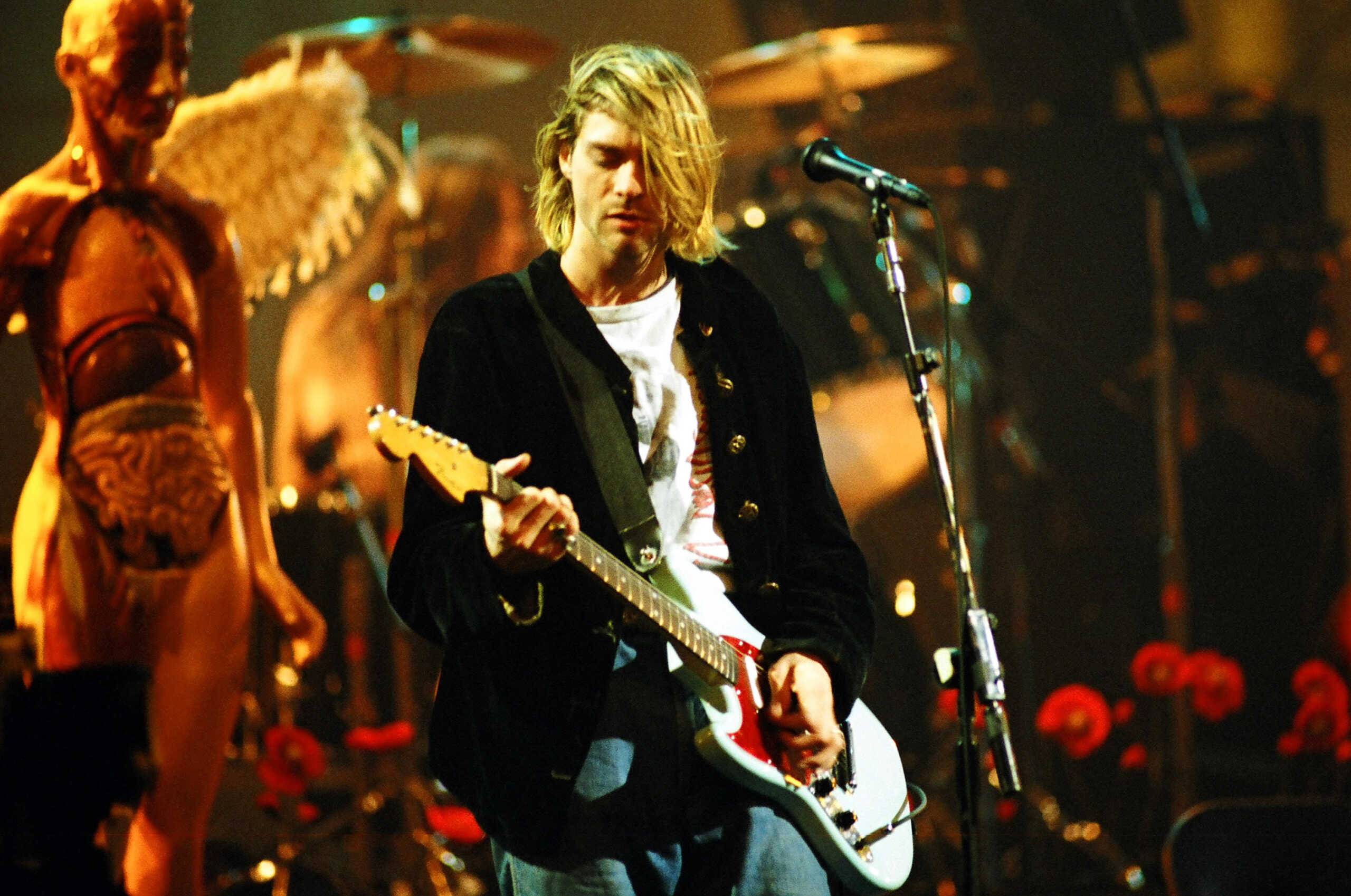 Kurt Cobain of Nirvana during MTV Live and Loud: Nirvana Performs Live - December 1993 at Pier 28 in Seattle, Washington, United States. (Photo by Jeff Kravitz
