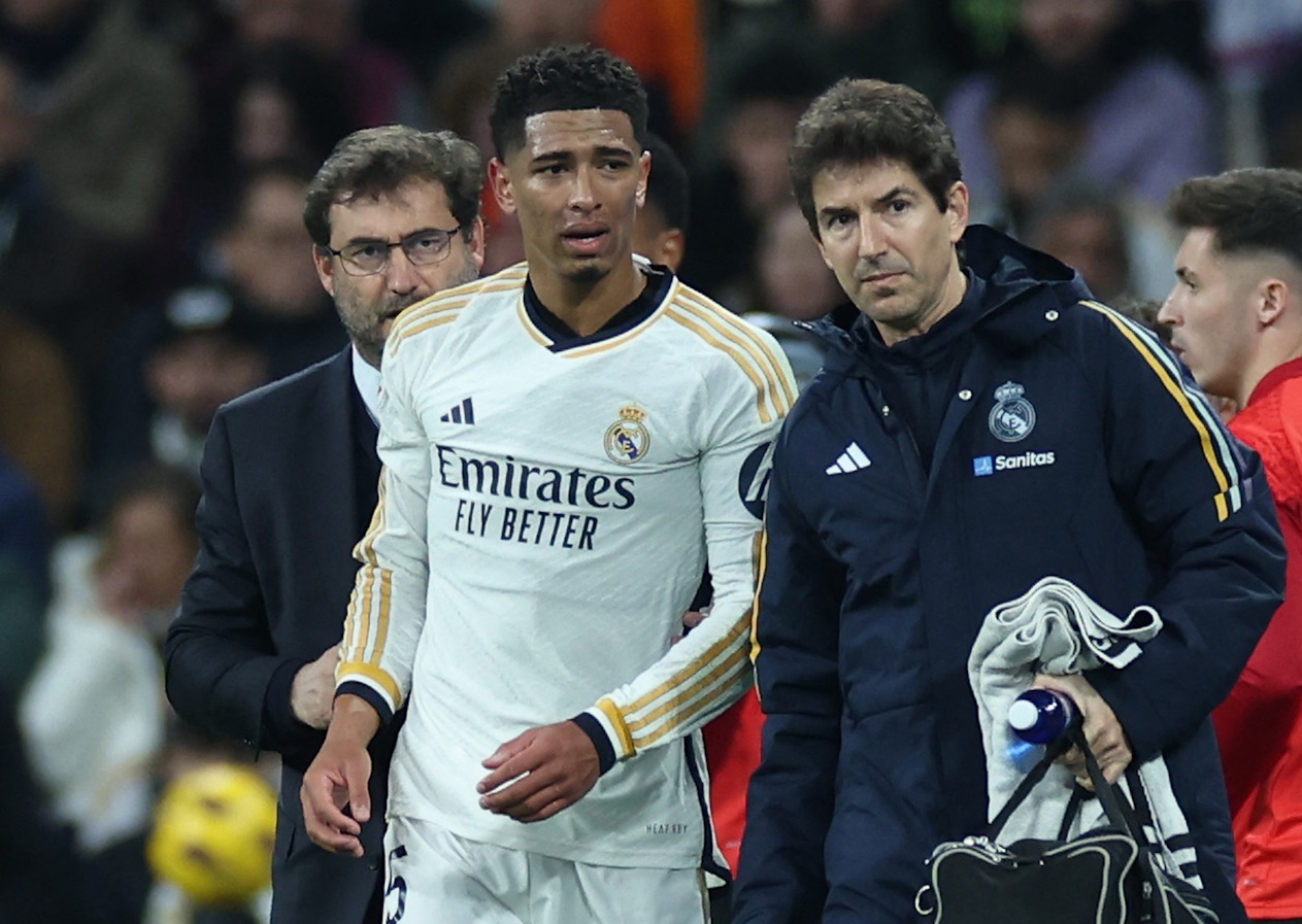 Soccer Football - LaLiga - Real Madrid v Girona - Santiago Bernabeu, Madrid, Spain - February 10, 2024 Real Madrid's Jude Bellingham receives medical attention REUTERS