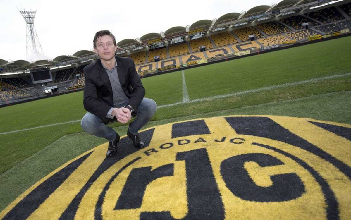 epa04007085 Dane Jon Dahl Tomasson, new coach of the Dutch soccer club Roda JC, poses during his official presentation at Roda JC in Kerkrade, The Netherlands, 03 January 2014.  EPA