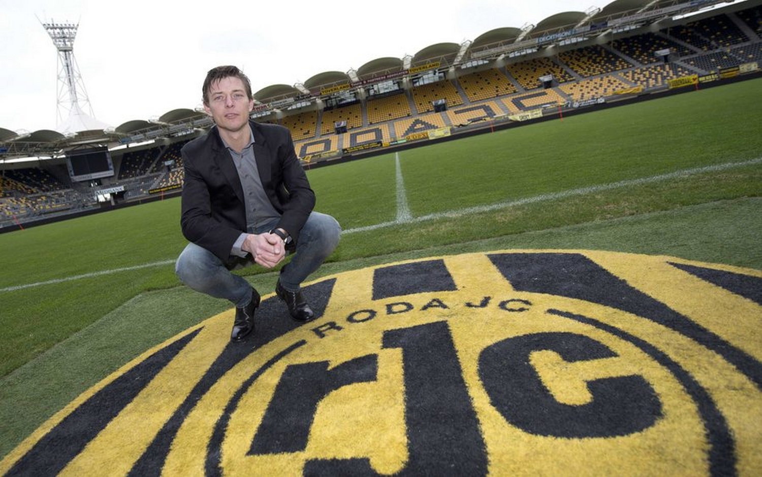 epa04007085 Dane Jon Dahl Tomasson, new coach of the Dutch soccer club Roda JC, poses during his official presentation at Roda JC in Kerkrade, The Netherlands, 03 January 2014.  EPA