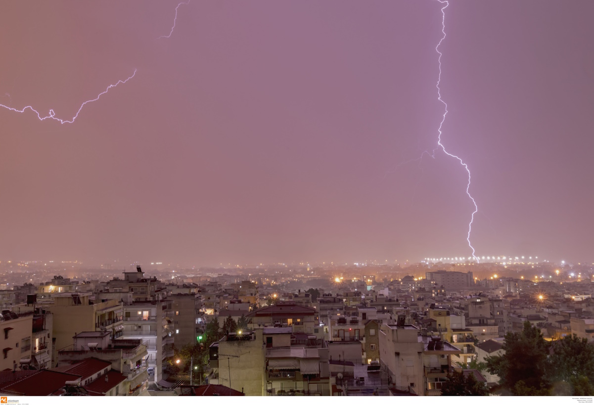 Καιρός αύριο: Τοπικές βροχές και σποραδικές καταιγίδες – Έως τους 17 βαθμούς η θερμοκρασία