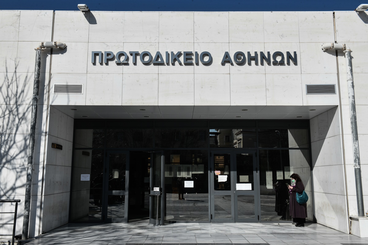 «Νεκρώνουν» τα δικαστήρια της Αθήνας την Πέμπτη – Καθολική αποχή αποφάσισαν οι δικηγόροι