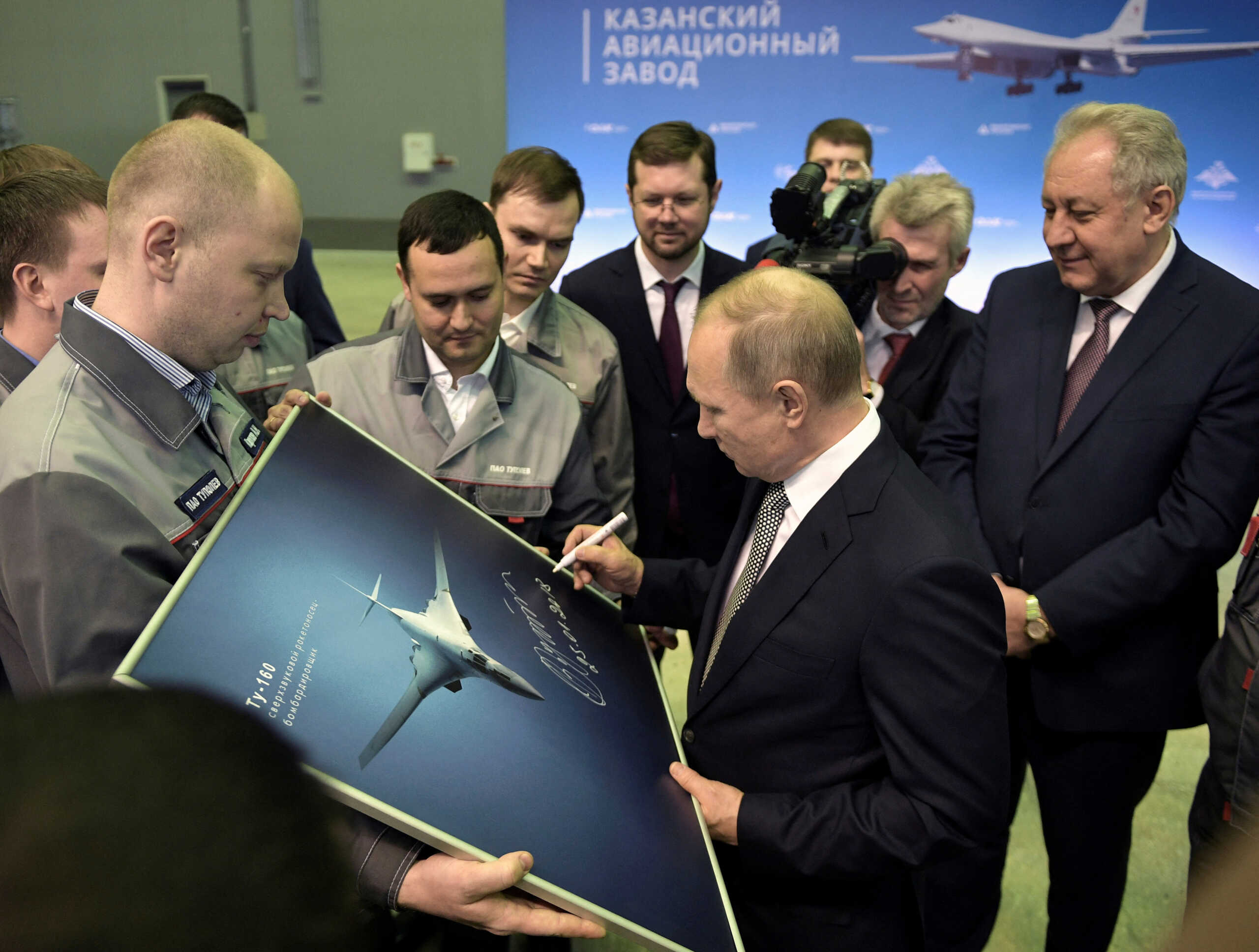 Ο Πούτιν πέταξε με το στρατηγικό βομβαρδιστικό αεροσκάφος Tu-160M σε live μετάδοση