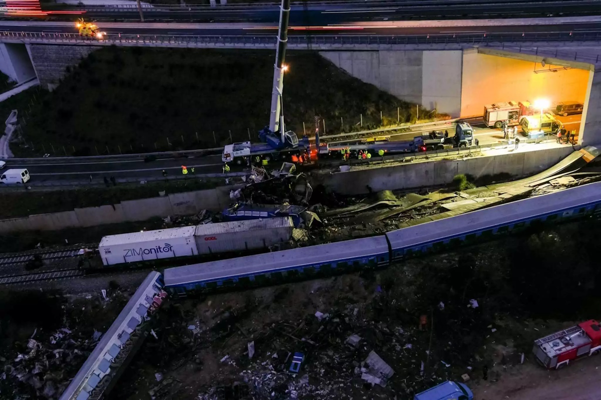 Κασσελάκης για Τέμπη: «Ήρωες που παλεύουν για τη δημοκρατία» οι συγγενείς των θυμάτων