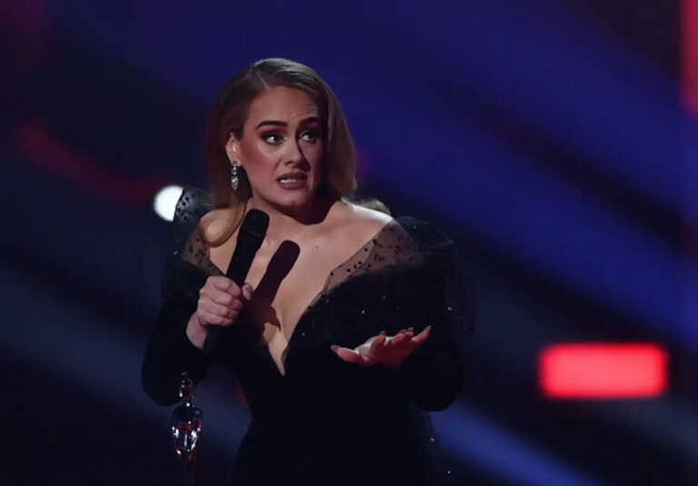 Adele: «Είμαι άρρωστη, δυστυχώς έχει επηρεάσει τη φωνή μου, ακυρώνω συναυλίες»