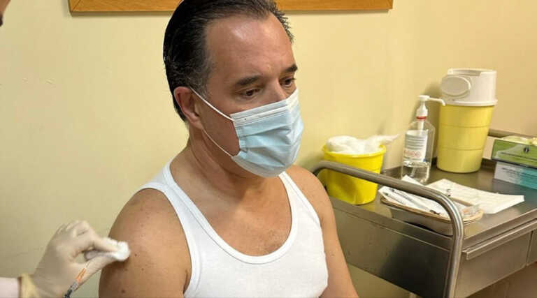 Ο Άδωνις Γεωργιάδης έκανε το ετήσιο εμβόλιο κατά του κορονοϊού – «Έτσι θα σώσουμε ζωές»
