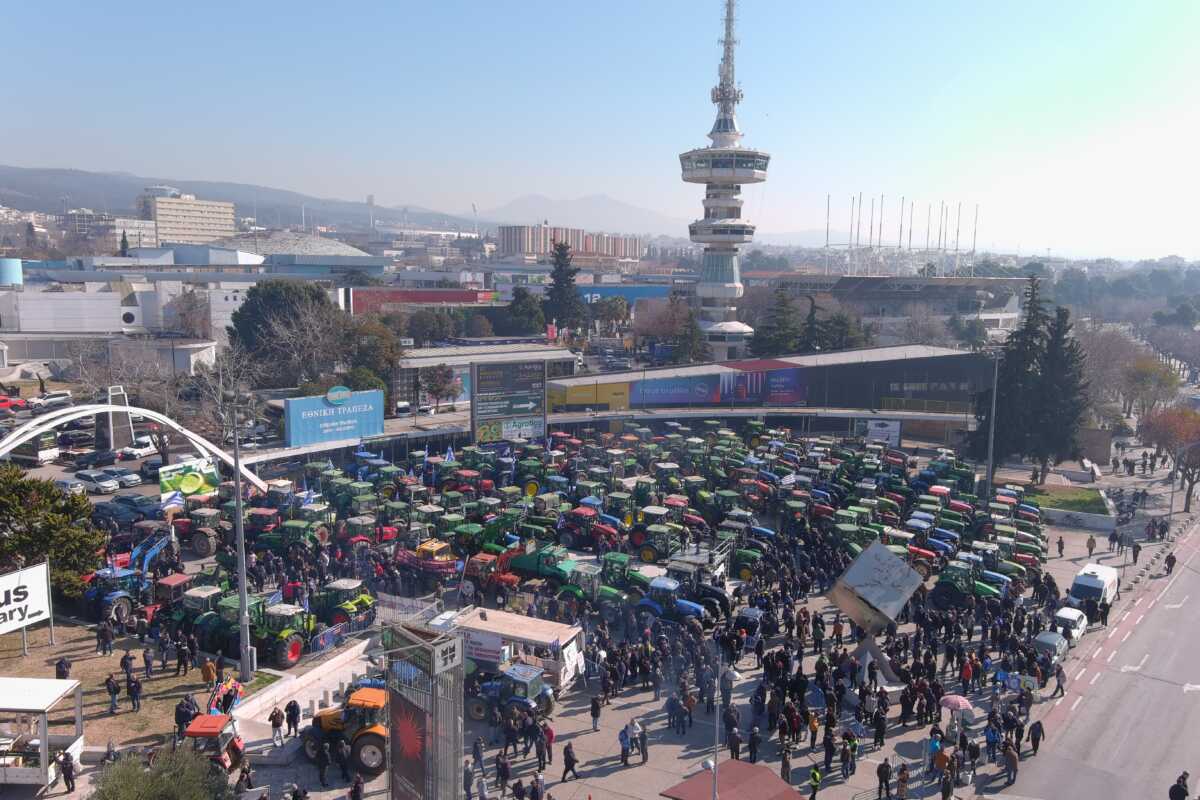 Συλλαλητήριο διαμαρτυρίας αγροτών με τα τρακτέρ τους από διάφορες περιοχές της Βόρειας Ελλάδας,  στην Θεσσαλονίκη στο πλαίσιο των εγκαινίων της 30ης Agrotica, Πέμπτη 1 Φεβρουαρίου 2024. 
(ΒΑΣΙΛΗΣ ΒΕΡΒΕΡΙΔΗΣ