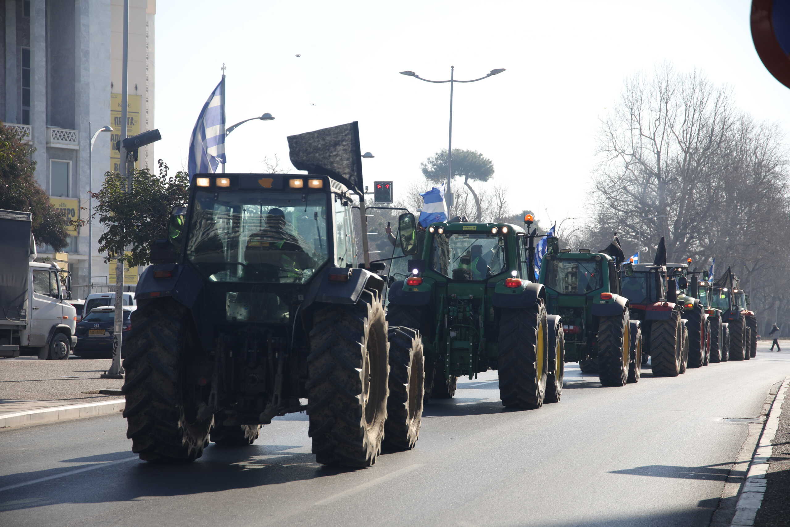 Αγροτικές κινητοποιήσεις: Μηχανοκίνητη πορεία από αγρότες με προορισμό το ΥΜΑΘ στη Θεσσαλονίκη