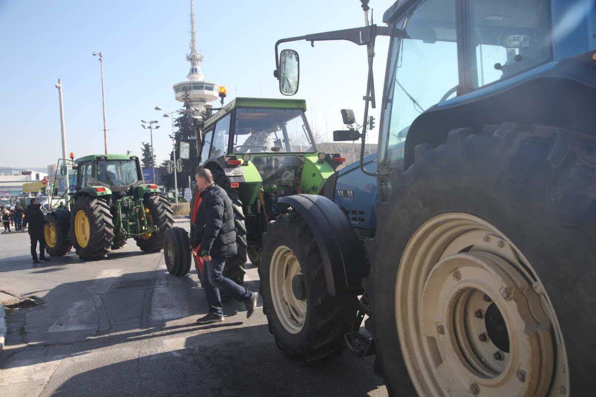 Συλλαλητήριο διαμαρτυρίας αγροτών με τα τρακτέρ τους από διάφορες περιοχές της Βόρειας Ελλάδας,  στην Θεσσαλονίκη στο πλαίσιο των εγκαινίων της 30ης Agrotica, Πέμπτη 1 Φεβρουαρίου 2024. 
(ΒΑΣΙΛΗΣ ΒΕΡΒΕΡΙΔΗΣ