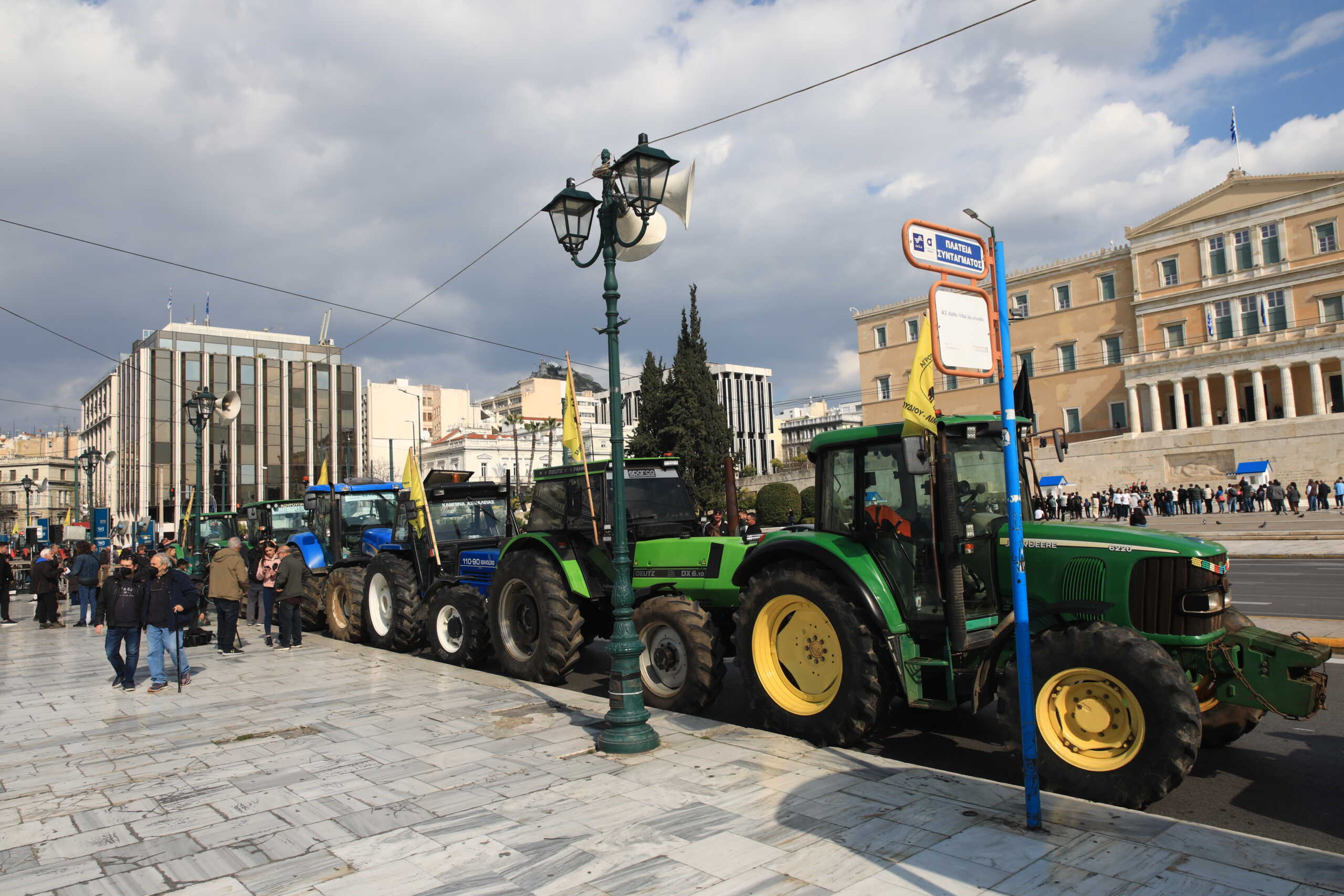Αγρότες: Στην Αθήνα τα τρακτέρ για το συλλαλητήριο – Σύσταση της ΕΛΑΣ για αποφυγή των μετακινήσεων στο κέντρο