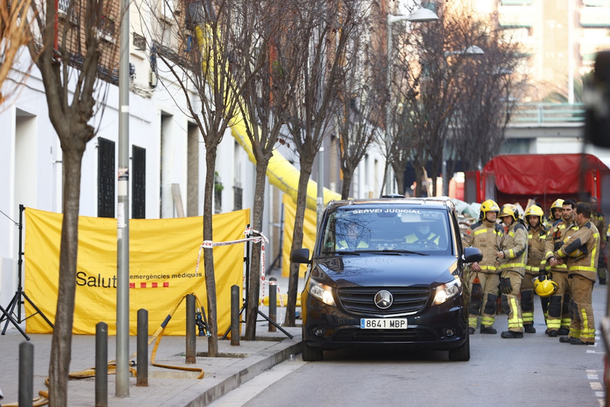 Ισπανία: Τρεις νεκροί από κατάρρευση πολυκατοικίας στην Μπανταλόνα