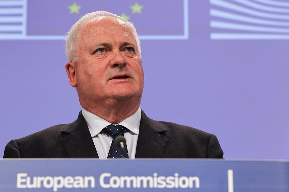 epa03250144 Former Prime Minister of Ireland John Bruton speaks during a news conference on the Resource Efficiency Platform, at the European Commission headquarters in Brussels, Belgium, 05 June 2012. Resource efficiency is the key to securing growth and jobs for Europe as it brings major economic opportunities, improves productivity, drives down costs and boosts competitiveness.  EPA