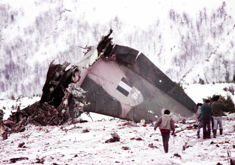 33 χρόνια από την πολύνεκρη συντριβή του C-130 στο όρος Όθρυς, οι θεωρίες και το «Άκρως Απόρρητο» πόρισμα