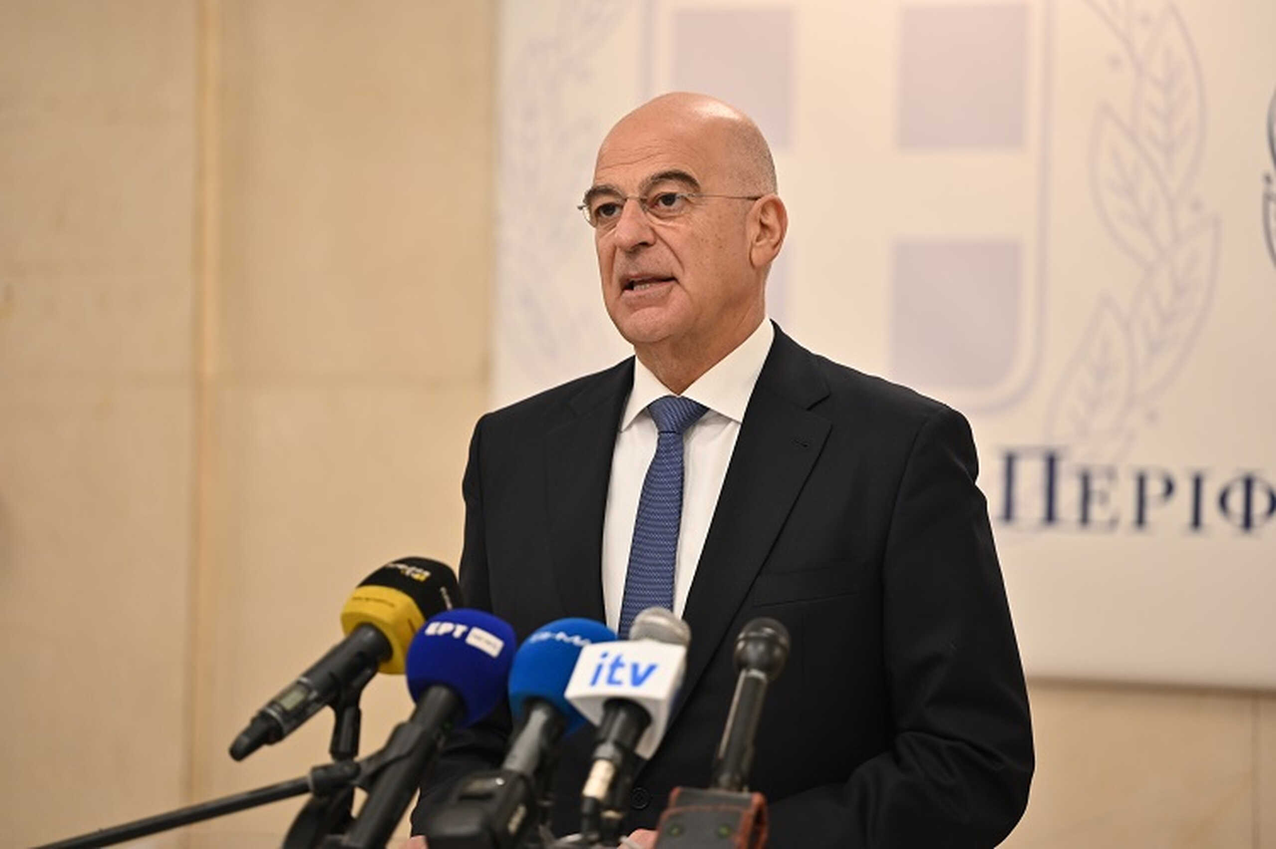 Ο Υπουργός Εθνικής Άμυνας, Νίκος Δένδιας, εκπροσώπησε την Κυβέρνηση σήμερα, Τέταρτη 21 Φεβρουάριου 2024, στις εκδηλώσεις στα Ιωάννινα, για την 111η Επέτειο από την Απελευθέρωση της πόλης.
Ο κ. Δένδιας υποδέχθηκε την Α.Ε. την Πρόεδρο της Ελληνικής Δημοκρατίας, κ. Κατερίνα Σακελλαροπούλου, στον Ιερό Μητροπολιτικό Ναό Αγίου Αθανασίου, όπου και τελέστηκε δοξολογία, χοροστατούντος του Σεβασμιωτάτου Μητροπολίτου Ιωαννίνων κ.κ. Μάξιμου.

Στη συνέχεια ο Υπουργός Εθνικής Άμυνας μετέβη στη έδρα της 8ης Μ

Ακολούθως, ο κ. Δένδιας παρακολούθησε την παρέλαση πολιτικών και στρατιωτικών τμημάτων, παρουσία επίσης του Προέδρου της Βουλής Των Ελλήνων Κωνσταντίνου Τασούλα, των προέδρων των κόμματων «Σπαρτιάτες» και «ΝΙΚΗ» Βασίλειου Στίγκα και Δημήτριου Νατσιού αντίστοιχα, της Υφυπουργού Κοινωνικής Συνοχής και Οικογένειας Μαρίας Κεφάλα, του Αντιπροέδρου της Κοινοβουλευτικής Ομάδας του Ευρωπαϊκού Λαϊκού Κόμματος στο Ευρωπαϊκό Κοινοβούλιο Ευάγγελου Μεϊμαράκη, του Βουλευτή Ιωάννη - Παναγιώτη Τσίμαρη, του Περιφερειάρχη Ηπείρου Αλέξανδρου Καχριμάνη και του Δημάρχου Ιωαννιτών Θωμά Μπέγκα.

Στις εκδηλώσεις παρέστη επίσης από πλευράς στρατιωτικής ηγεσίας, ο Αρχηγός ΓΕΕΘΑ Στρατηγός Δημήτριος Χούπης.  Τετάρτη 21 Φεβρουαρίου 2024  (ΓΡ ΤΥΠΟΥ ΥΠ. ΑΜΥΝΑΣ