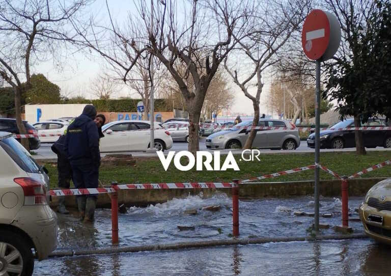 Έσκασε αγωγός νερού στο κέντρο της Θεσσαλονίκης
