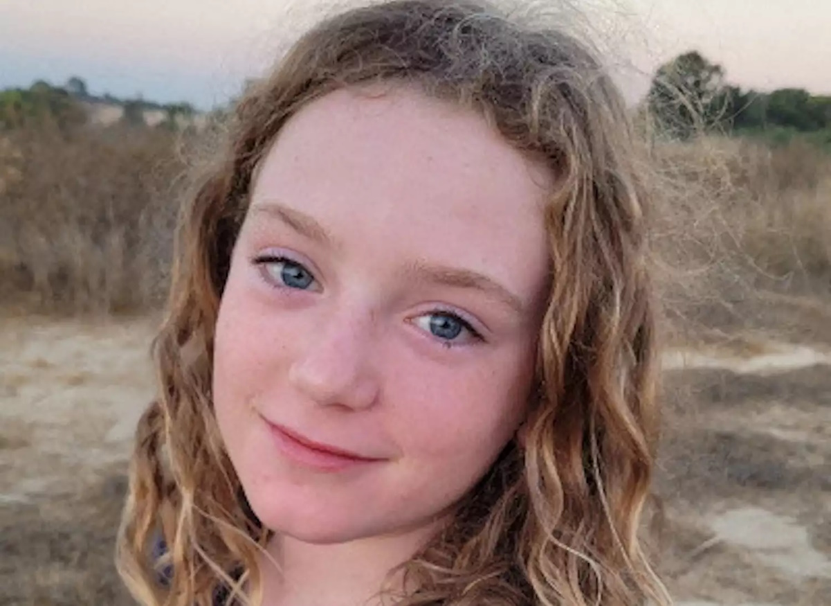 Συγκλονίζει η 9χρονη Έμιλι Χαντ που ήταν όμηρος της Χαμάς – Δεν λέει «Γάζα» ή «αίμα»