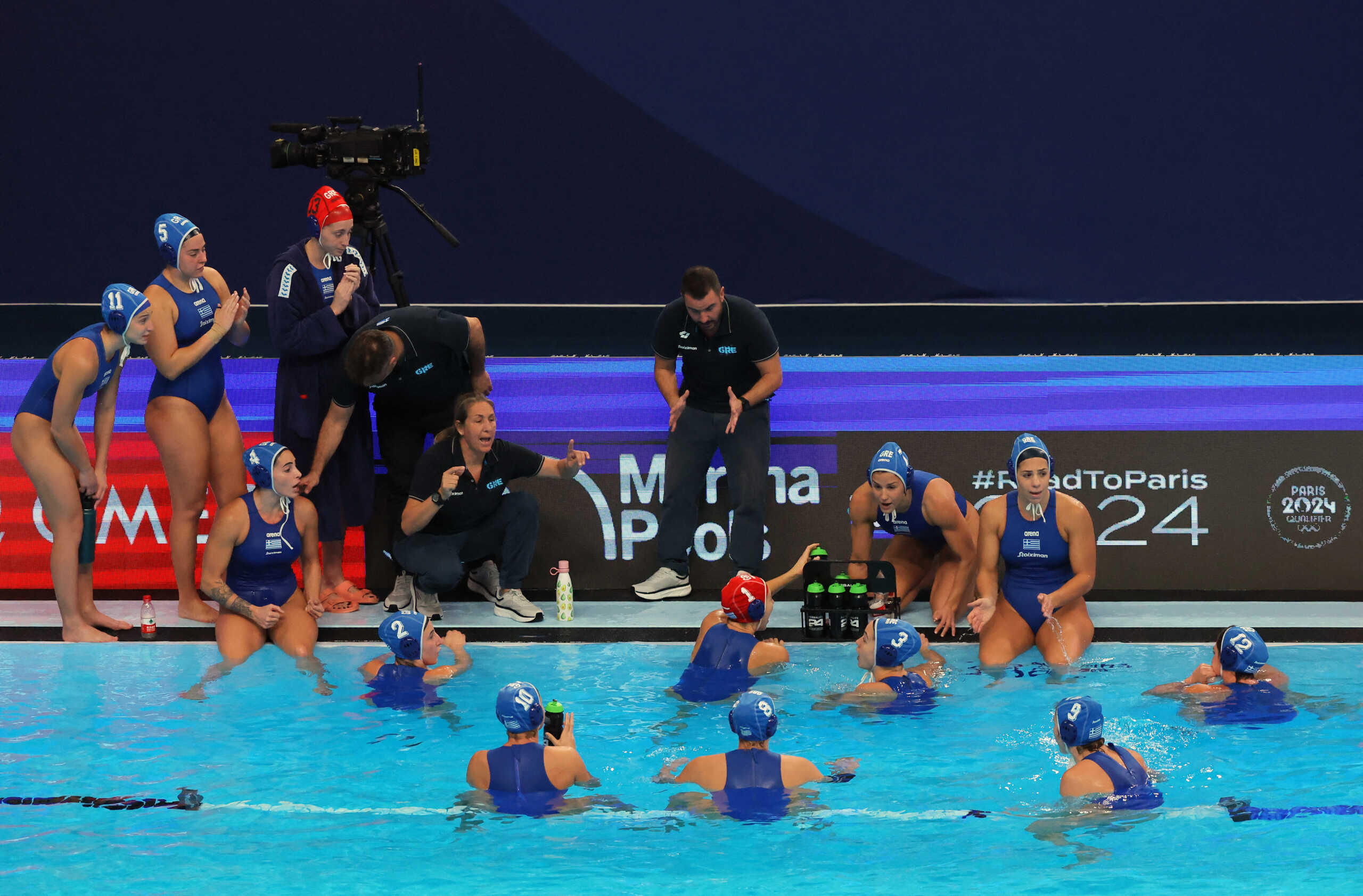 Water Polo - Women's Semi Final - Hungary v Greece - Aspire Dome, Doha, Qatar - February 14, 2024 Greece coach Alexia Kammenou speaks to her players REUTERS