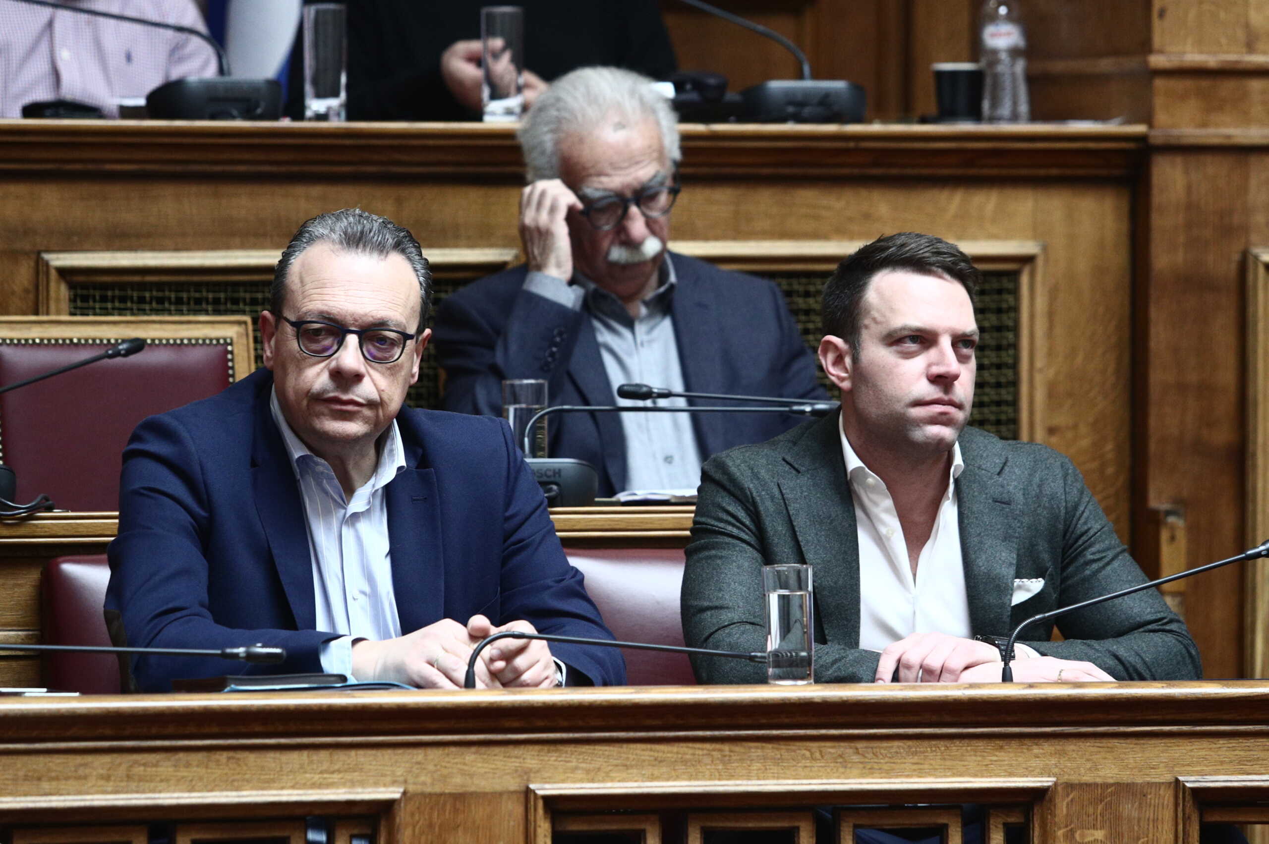 Χαιρετισμός του προέδρου του ΣΥΡΙΖΑ - Προοδευτική Συμμαχία Στέφανου Κασσελάκη στην συνάντηση με Πανεπιστημιακούς, εκπροσώπους της ΟΛΜΕ, της ΔΟΕ, στην αίθουσα της Γερουσίας στην Βουλή, Παρασκευή 16 Φεβρουαρίου 2024. 
(ΣΩΤΗΡΗΣ ΔΗΜΗΤΡΟΠΟΥΛΟΣ