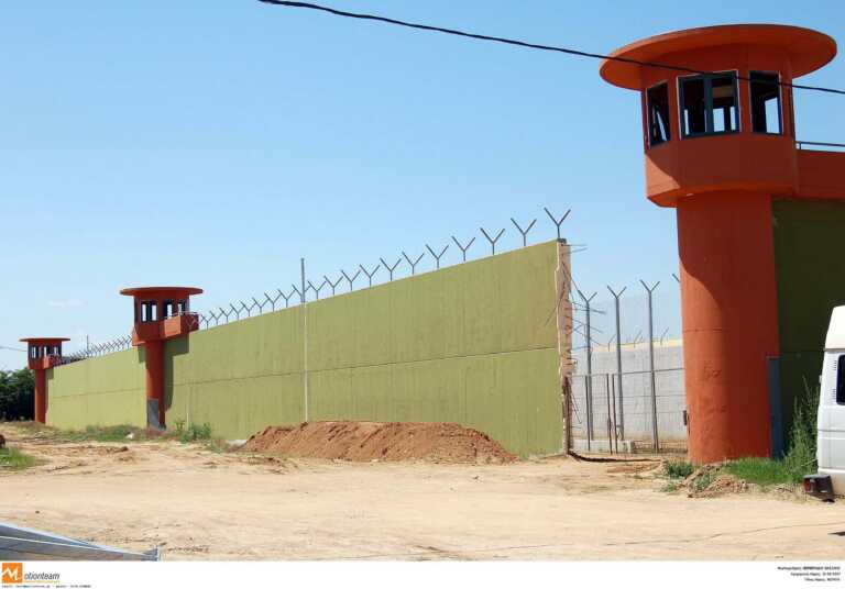 Εξέγερση στις φυλακές Νιγρίτας Σερρών με επέμβαση των ΜΑΤ - Φωτιές και ένταση από δεκάδες κρατούμενους