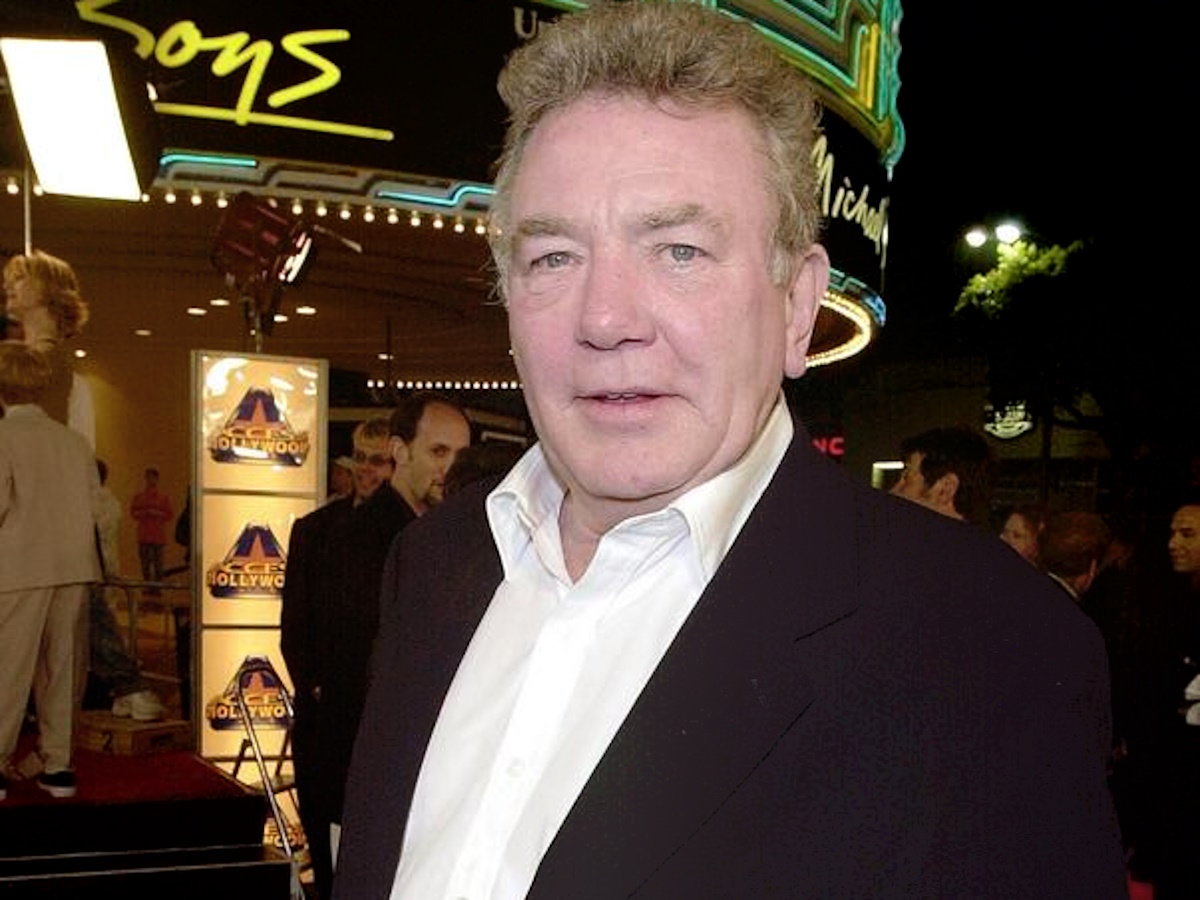 British actor Albert Finney arrives to the premiere of his new film "Erin Brockovich" in Los Angeles 14 March 2000. The film also stars Julia Roberts and is directed by Steven Soderbergh.    (ELECTRONIC IMAGE)