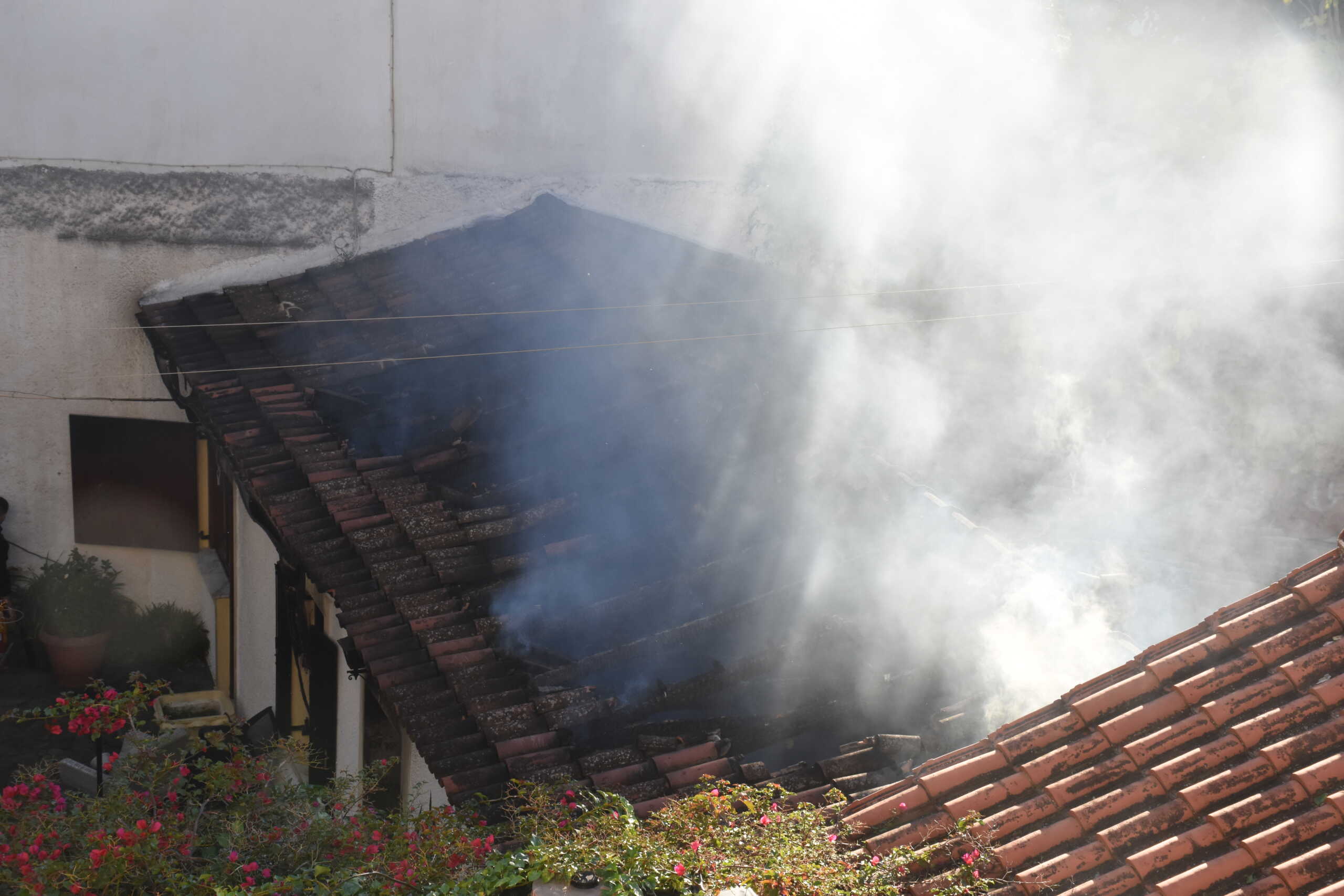 Ηλεία: Απανθρακώθηκε γυναίκα από φωτιά στο σπίτι της – Οι πρώτες εικόνες