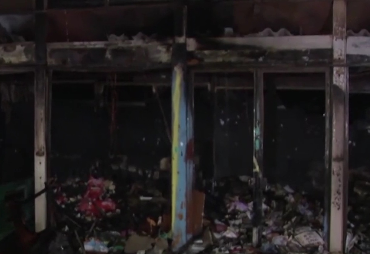 Κυψέλη: Φωτιά στη στοά Μπροντγουαίη – Κάηκε ολοσχερώς αποθήκη