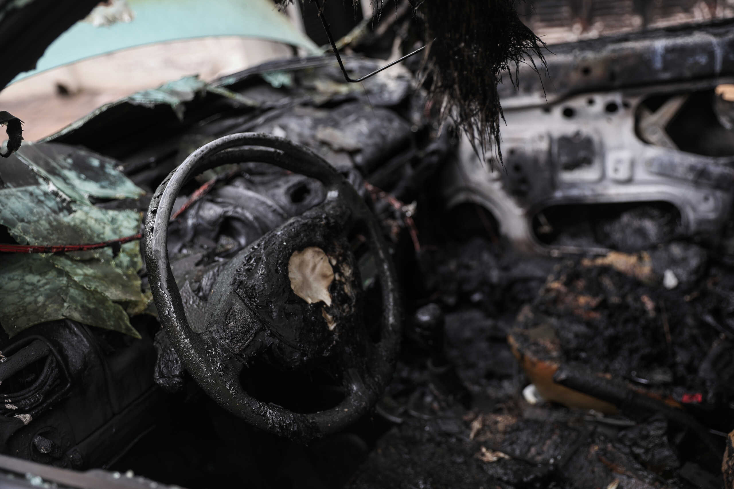 Βόλος: Απανθρακώθηκε οδηγός από φωτιά σε αυτοκίνητο – Φρικτό τροχαίο με το όχημα να πέφτει στο κενό από γέφυρα