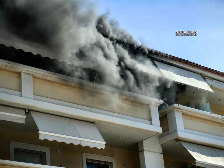 Μεγάλη φωτιά σε διαμέρισμα στο Ναύπλιο - Στο νοσοκομείο δύο ηλικιωμένοι