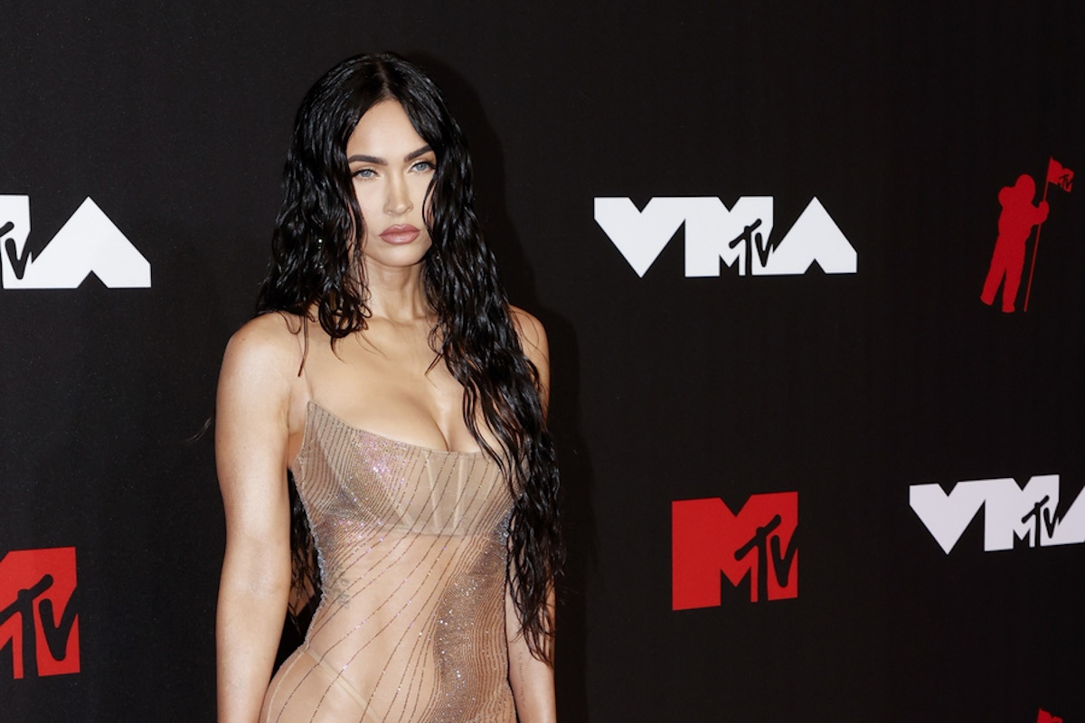 epa09464739 US actress Megan Fox arrives on the red carpet for the MTV Video Music Awards at the Barclays Center in Brooklyn, New York, USA, 12 September 2021.  EPA