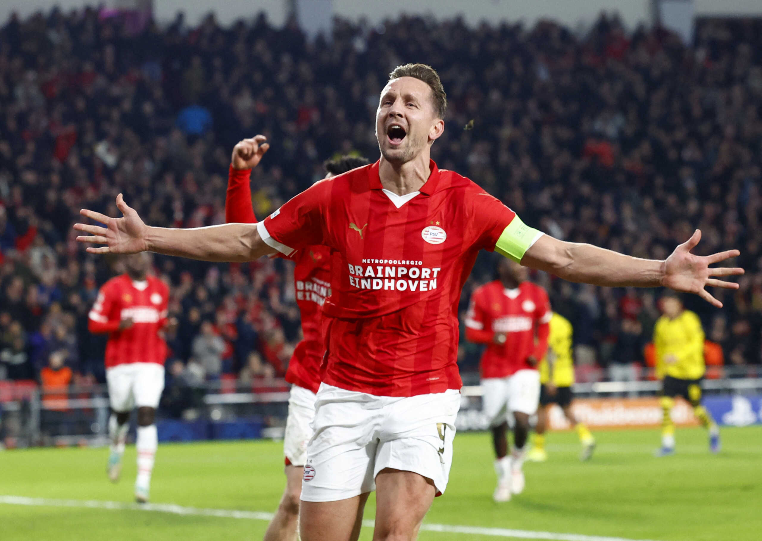 Soccer Football - Champions League - Round of 16 - First Leg - PSV Eindhoven v Borussia Dortmund - Philips Stadion, Eindhoven, Netherlands - February 20, 2024 PSV Eindhoven's Luuk de Jong celebrates scoring their first goal REUTERS