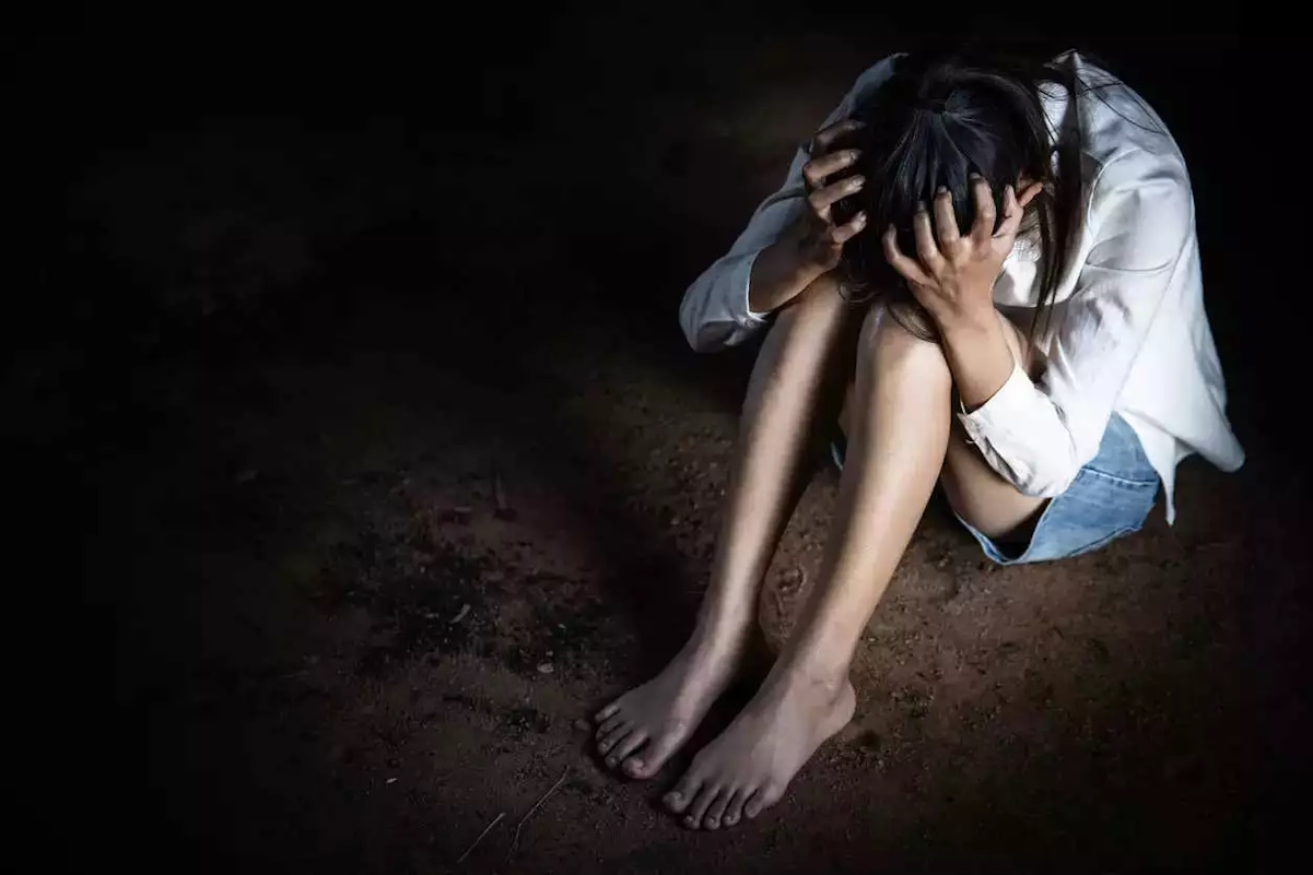 Θεσσαλονίκη: Επεισοδιακή δίκη για υπόθεση βιασμού – «Το σπίτι μου είναι ένας τάφος ανοικτός»