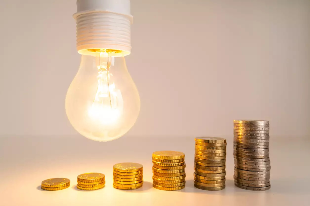 ΙΜΕ – ΓΣΕΒΕΕ: Στα «ύψη» η τιμή του ρεύματος για τις μικρομεσαίες επιχειρήσεις εστίασης