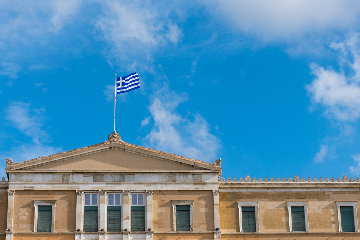 Bloomberg: Γιατί η Ελλάδα απέδειξε πως οι αξιολογήσεις κρατικού χρέους συνεχίζουν να είναι άχρηστες
