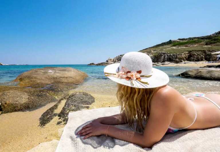 Αυτό είναι το ελληνικό νησί που προτείνει η Daily Telegraph για διακοπές το καλοκαίρι του 2024