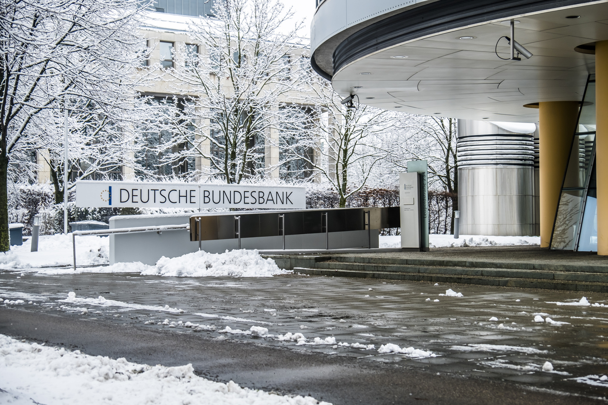 Γερμανία: Ξύνουν τον «πάτο» τα αποθεματικά της Bundesbank, αλλά ο Νάγκελ αποκλείει πώληση του χρυσού της