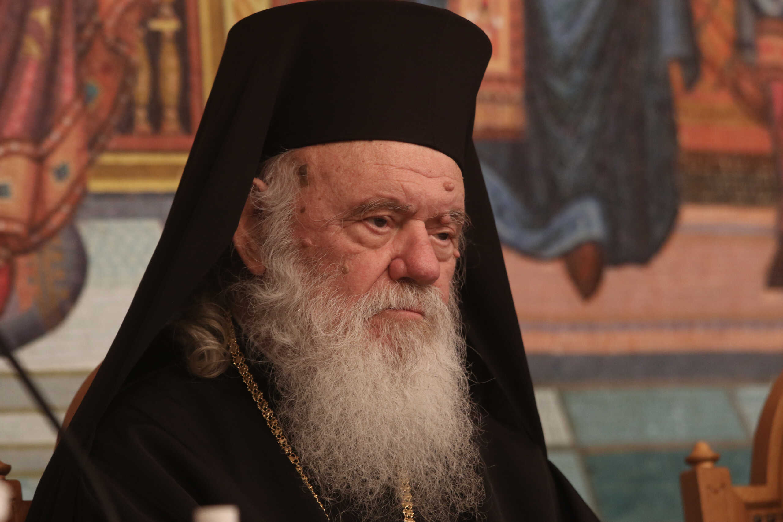 Συνεδριο στην μνημη του Μεγαλου Φωτιου Πατριάρχου Κωνσταντινουπόλεως, ο οποίος είναι και ο Προστάτης της Ιεράς Συνόδου της Εκκλησίας της Ελλάδος. π  διοργανωθηκε στο Συνεδριακο κεντρο της Ιερας Μονης Πεντελης . Πριν την εναρξη του συνεδριου  στην Ιερα Μονη Πεςντελη προηγηθηκε  Θεία Λειτουργία, στην οποία προεξηχε  ο  Μητροπολίτης Μονεμβασίας και Σπάρτης Ευστάθιος και συλλειτουργουντες  οι Μητροπολίτες Μαρωνείας και Κομοτηνής  Παντελεήμων και Κίτρους και Κατερίνης. Γεώργιος, Κεντρικη ομιλιτρια ηταν η  Κυριακούλα Παπαδημητρίου, Καθηγήτρια Καινής Διαθήκης του Τμήματος Κοινωνικής Θεολογίας και Χριστιανικού Πολιτισμού της Θεολογικής Σχολής του Αριστοτελείου Πανεπιστημίου Θεσσαλονίκης, με θέμα: «Η λάμψη του αρχαίου κόσμου υπό το Φως του Αγίου Φωτίου. Μετακένωση και μεταλειτουργία του κλασικού πολιτισμού στον χριστιανικό».ΦΩΤΟ ΧΡΗΣΤΟΣ ΜΠΟΝΗΣ