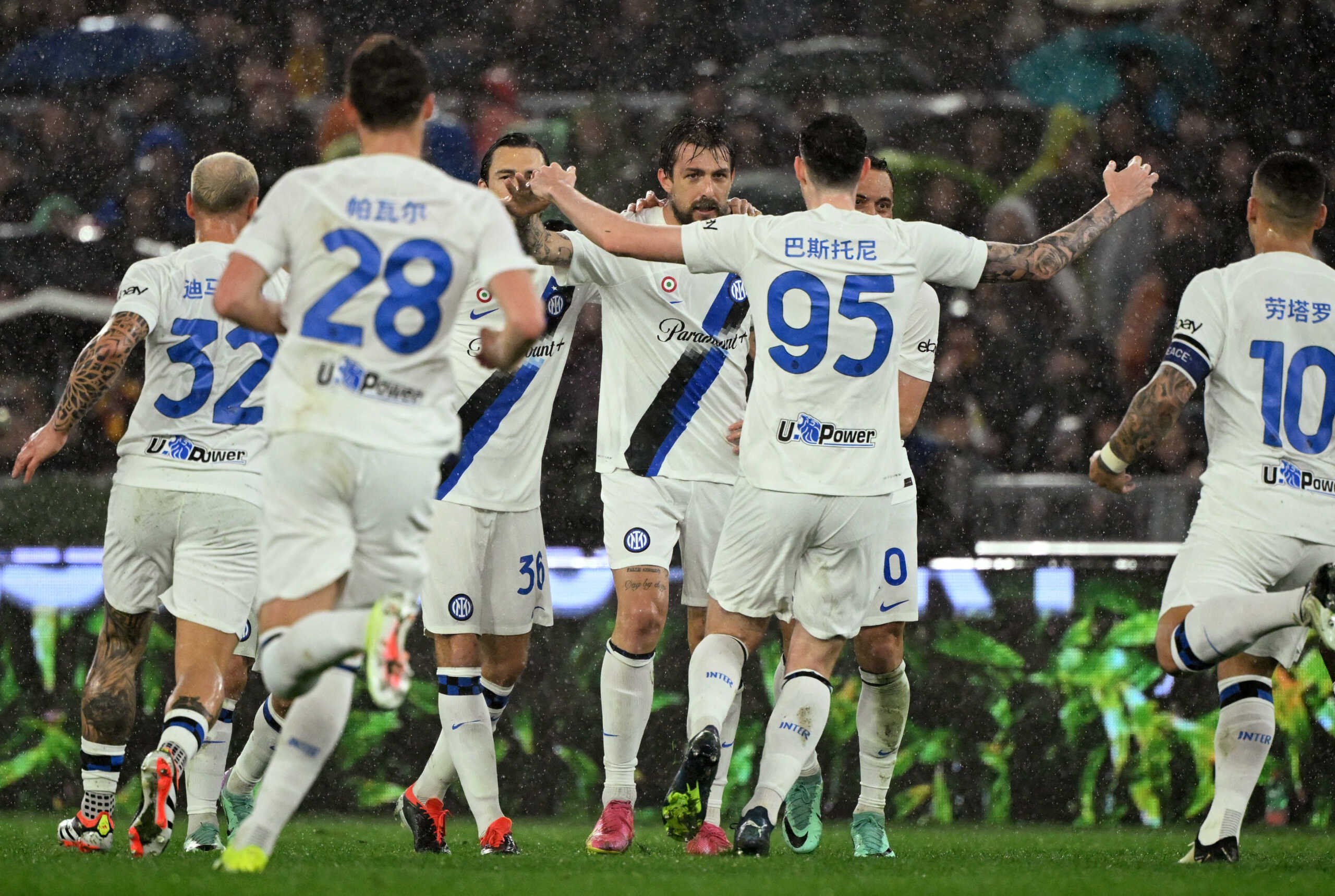 Soccer Football - Serie A - AS Roma v Inter Milan - Stadio Olimpico, Rome, Italy - February 10, 2024 Inter Milan's Francesco Acerbi celebrates scoring their first goal with teammates REUTERS