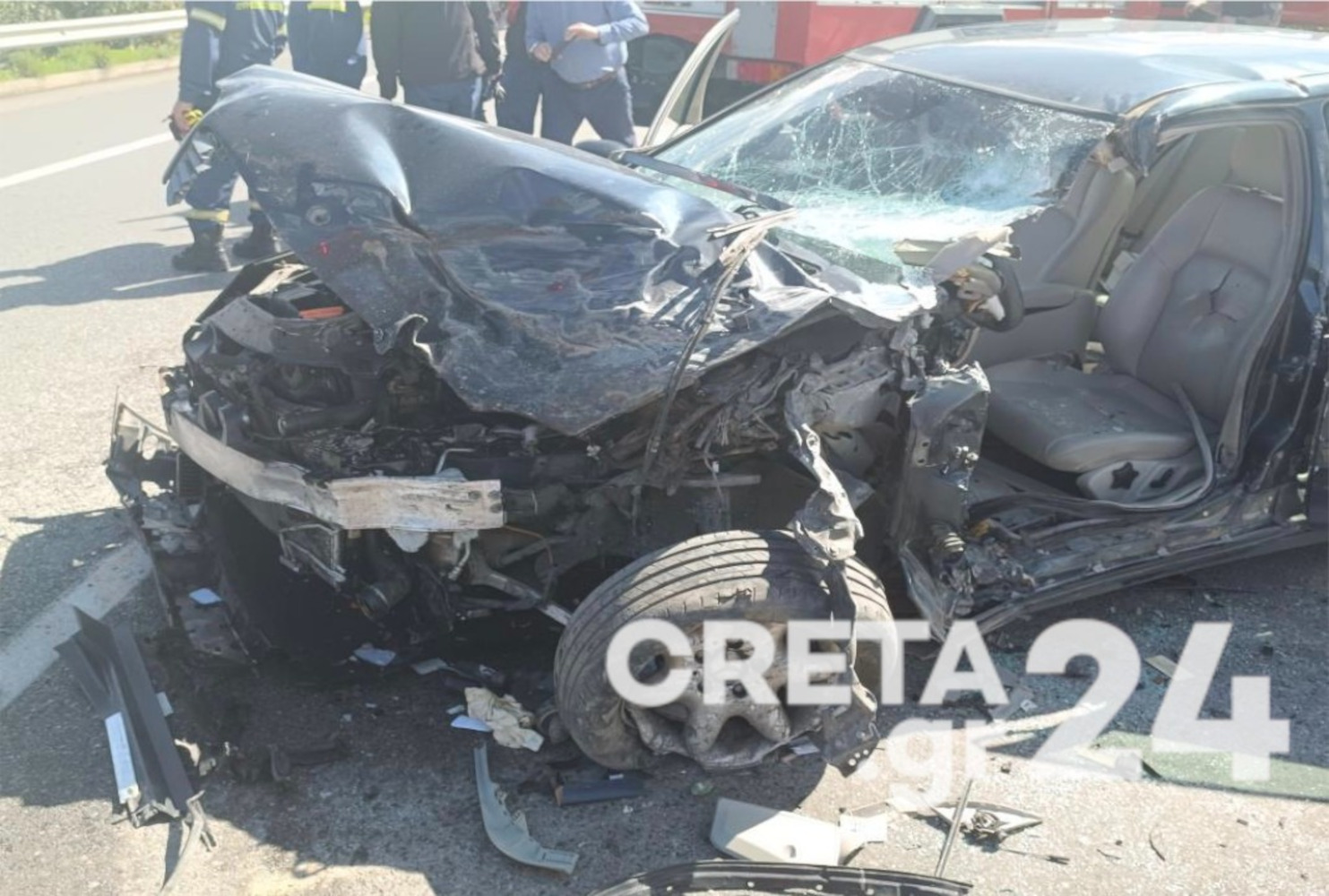 Ηράκλειο: Τροχαίο στον κόμβο Σκαλανίου, αυτοκίνητο και φορτηγάκι έγιναν σμπαράλια