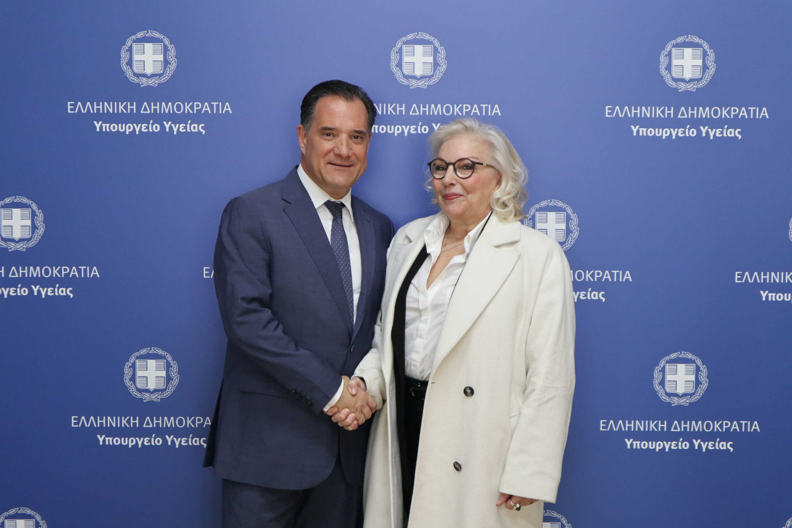 O Υπουργός Υγείας Άδωνις Γεωργιάδης, συναντήθηκε με την Άννα Παγκά, την πρώτη ασθενή που της συνταγογραφήθηκε σκεύασμα φαρμακευτικής κάνναβης για ιατρικούς λόγους στη χώρα μας, Τρίτη 27 Φεβρουαρίου 2024. 
(ΓΡΑΦΕΙΟ ΤΥΠΟΥ ΥΠΟΥΡΓΕΙΟΥ ΥΓΕΙΑΣ
