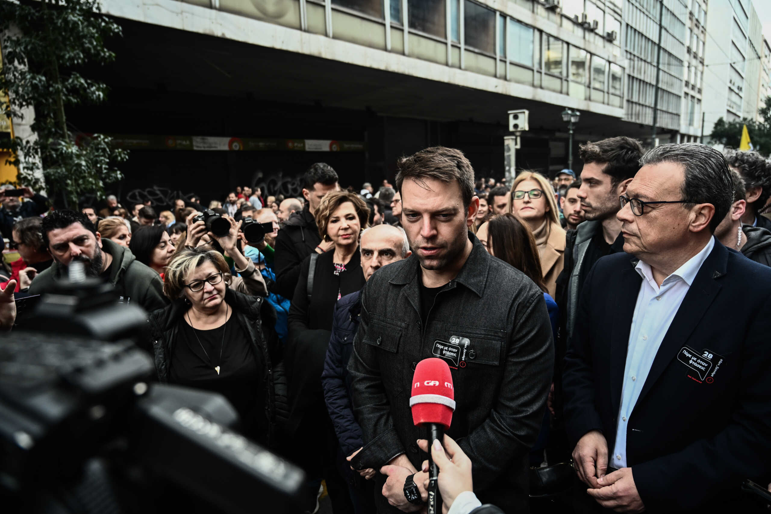 Ο πρόεδρος του ΣΥΡΙΖΑ - Προοδευτική Συμμαχία Στέφανος Κασσελάκης, στην απεργιακή συγκέντρωση της ΑΔΕΔΥ στην Αθήνα, Τετάρτη 28 Φεβρουαρίου 2024. 
(ΚΩΣΤΑΣ ΤΖΟΥΜΑΣ